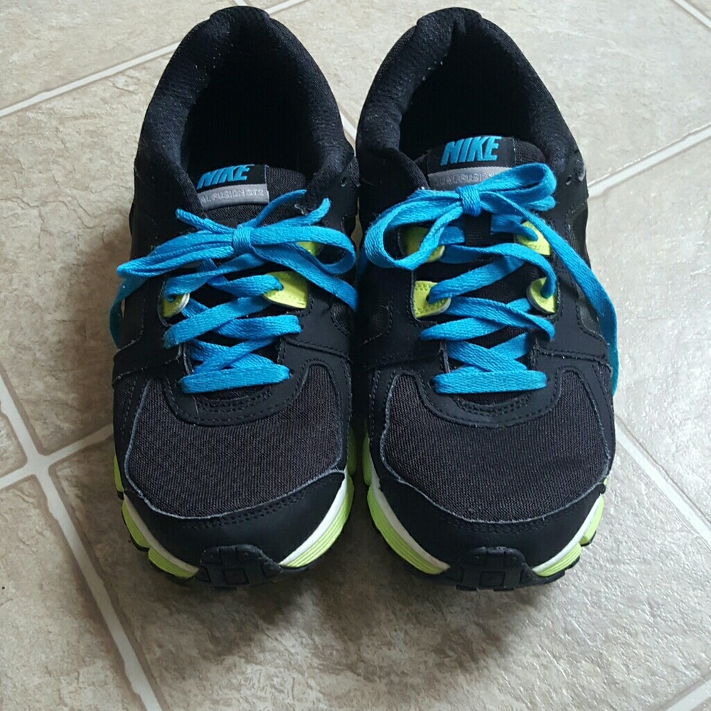 Women nike dual fusion size 9