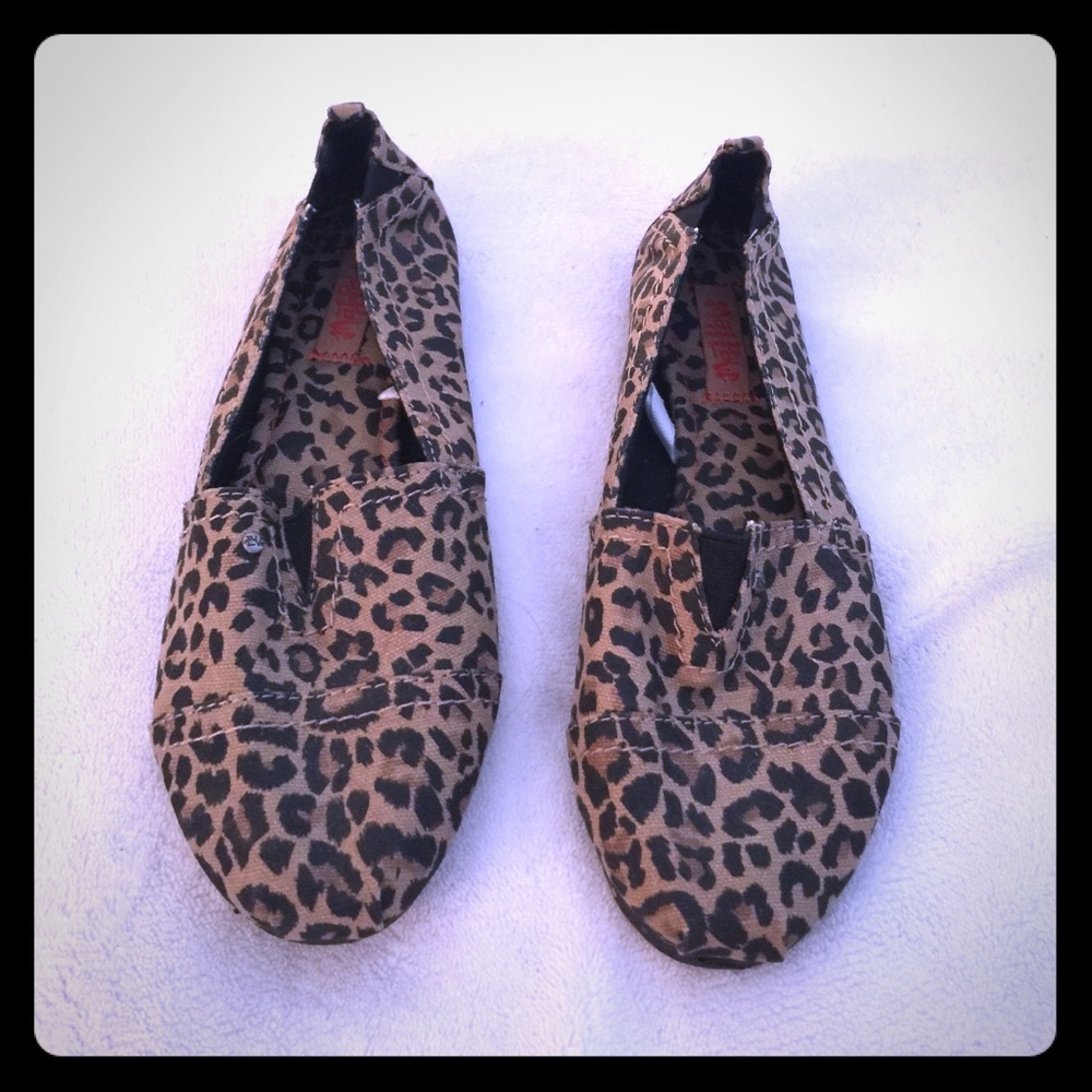 Target Cheetah Flats NWOT