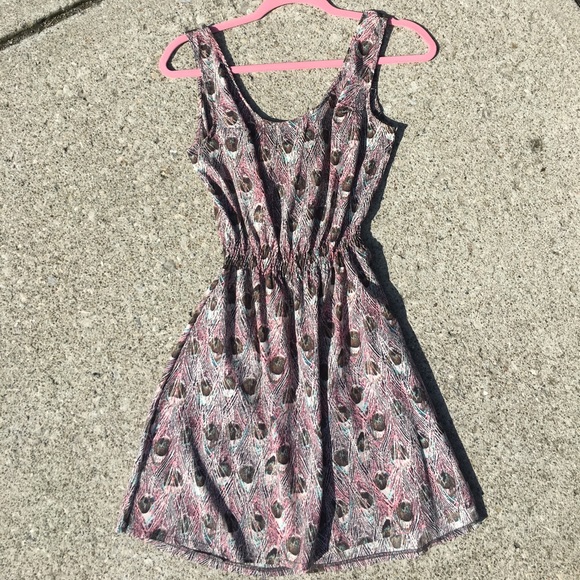 Cute feather printed dress. - Picture 1 of 1