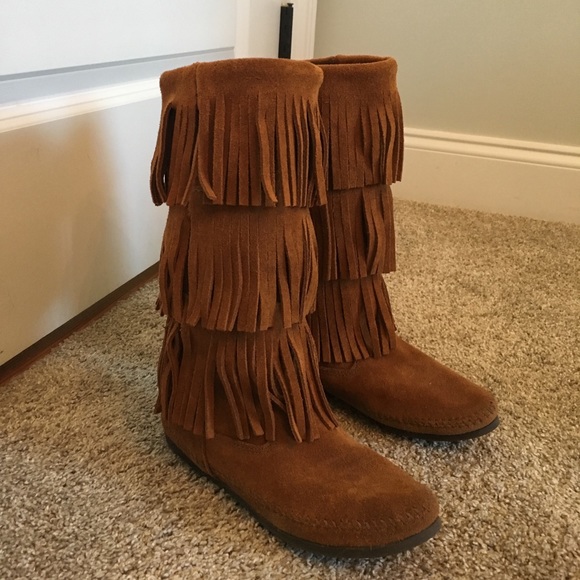 Minnetonka fringe boots - Picture 2 of 2
