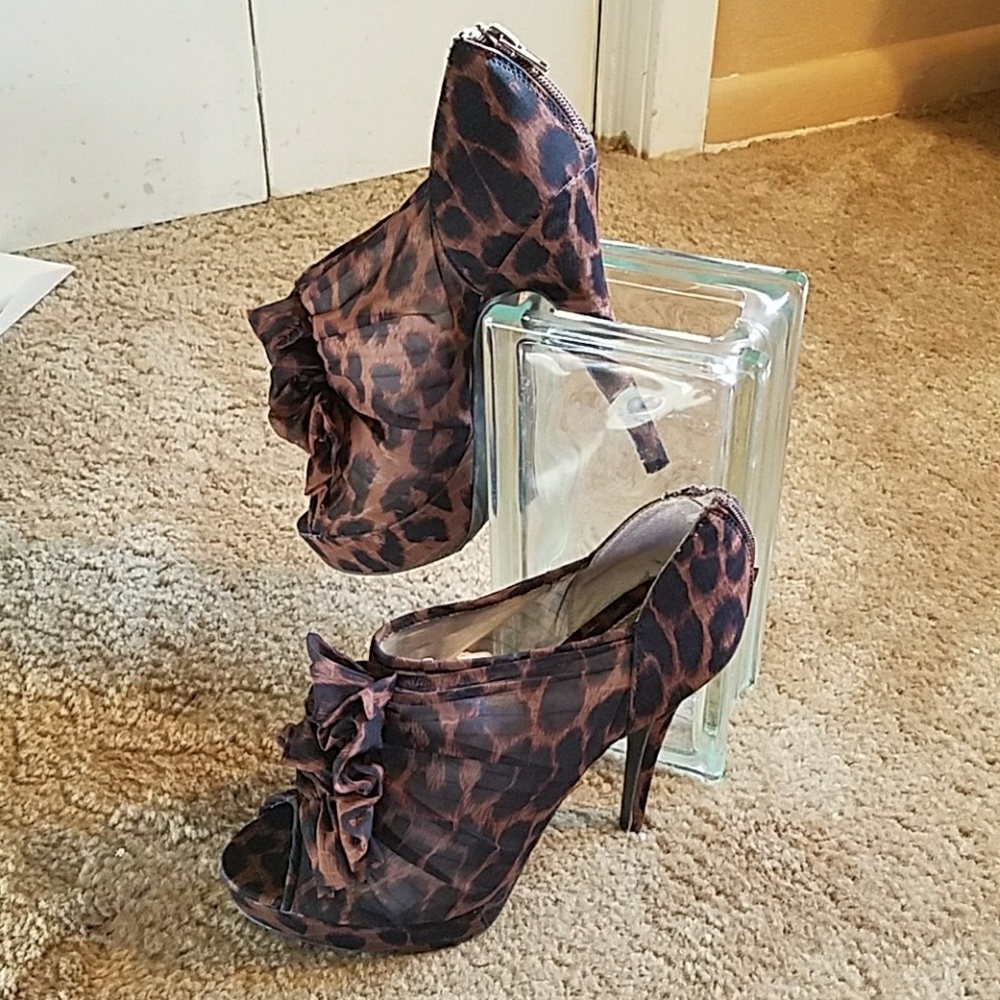 Chinese Laundry Pumps