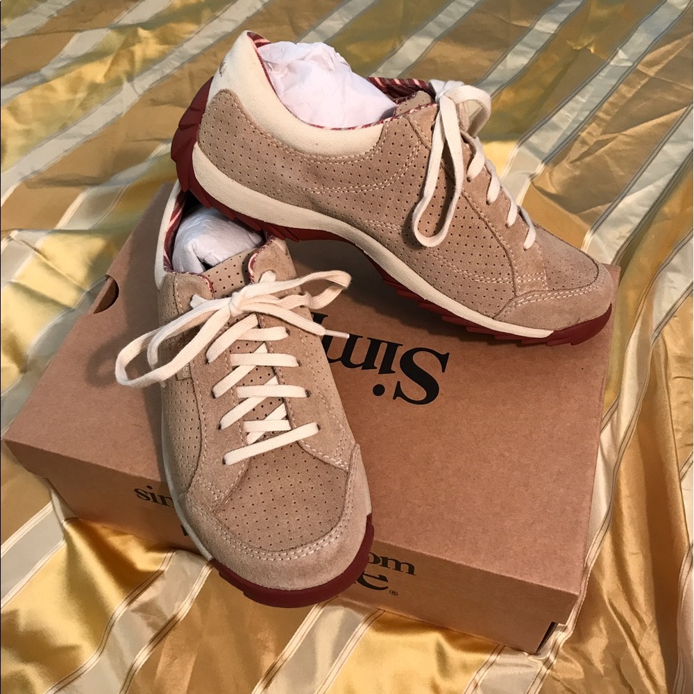 Simple Sneakers 6.5 Tan Suede