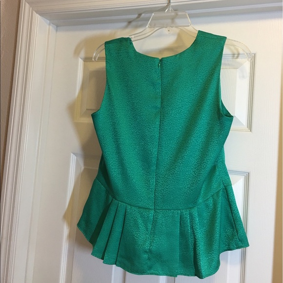 LIZ CLAIBORNE SLEEVELESS PEPLUM TOP - NWOT! SIZE M - Picture 3 of 3