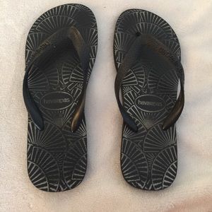 Black Havianas