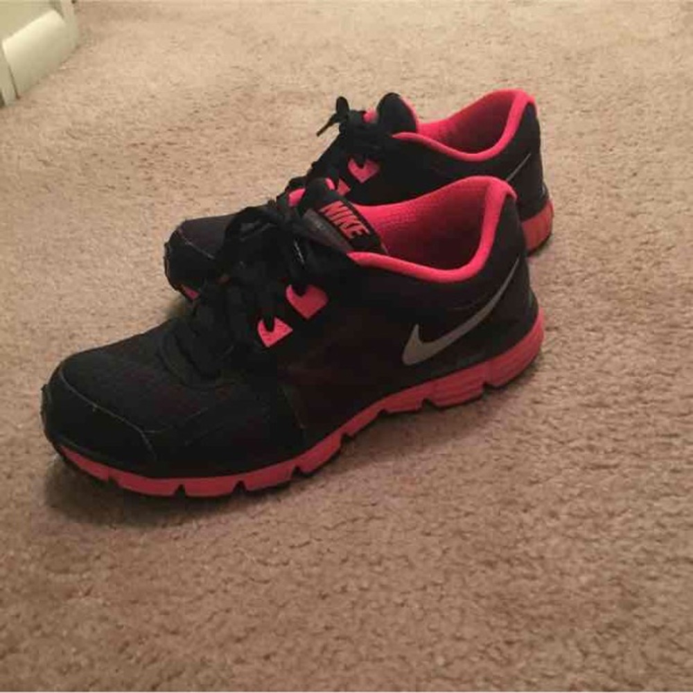 Nike dual fusion size 9