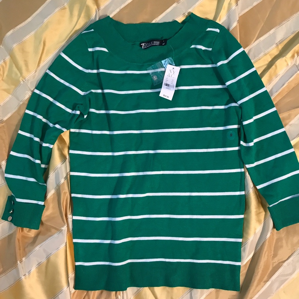 🍀NY & Co. Green Shirt. Small