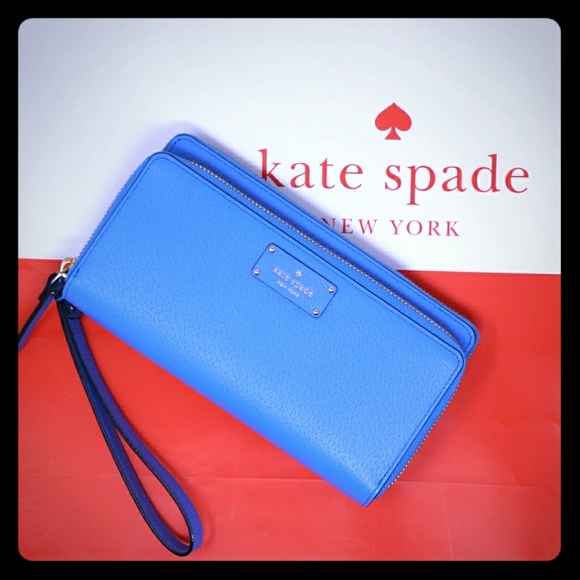 kate spade Handbags - 💥 PRICE DROP 💥Kate Spade ♠ New York Wristlet