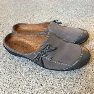 Naturalizer grey shoes