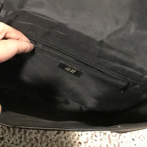 Black Clutch with shoulder strap - Picture 4 of 4