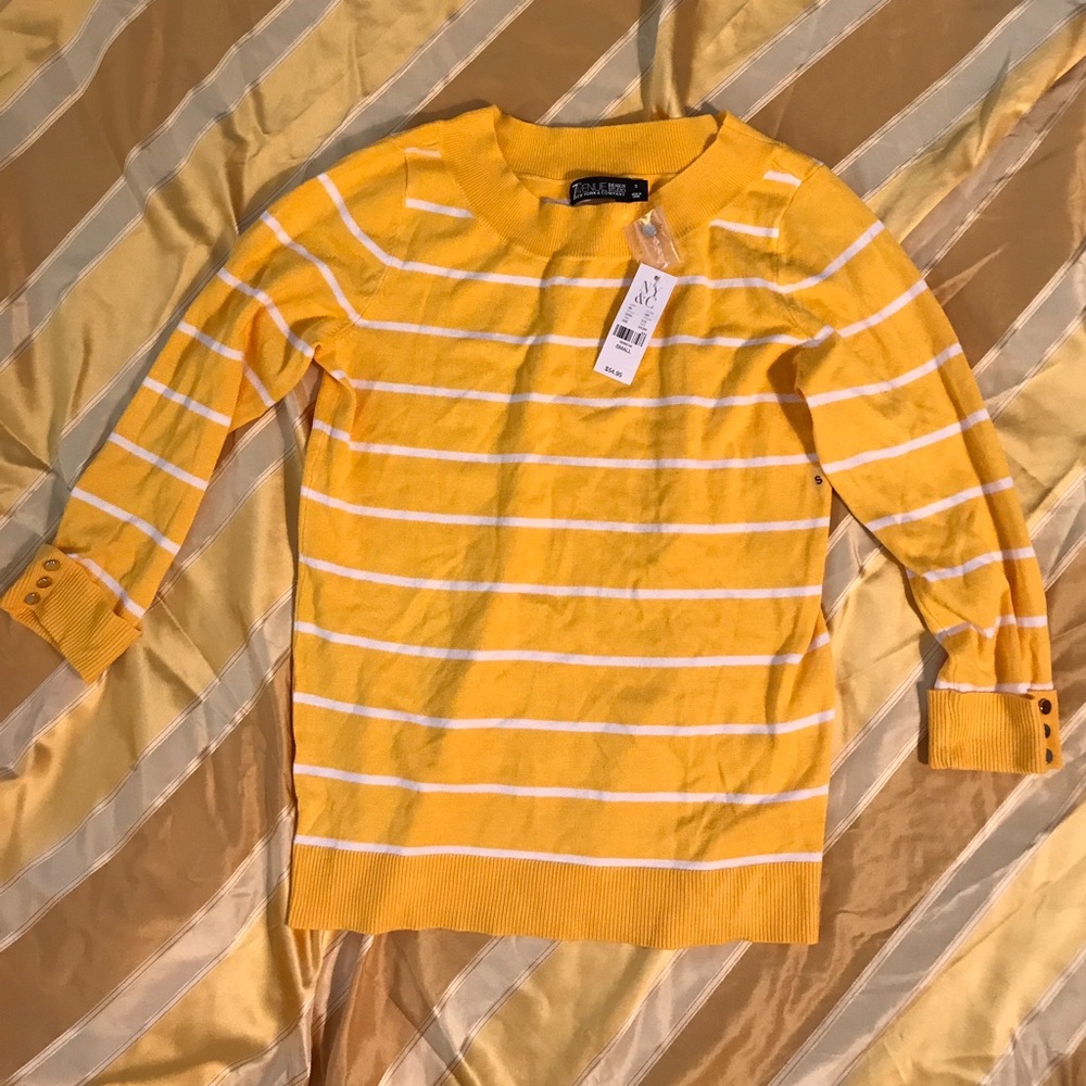NY & Co. Yellow Shirt. Size S.
