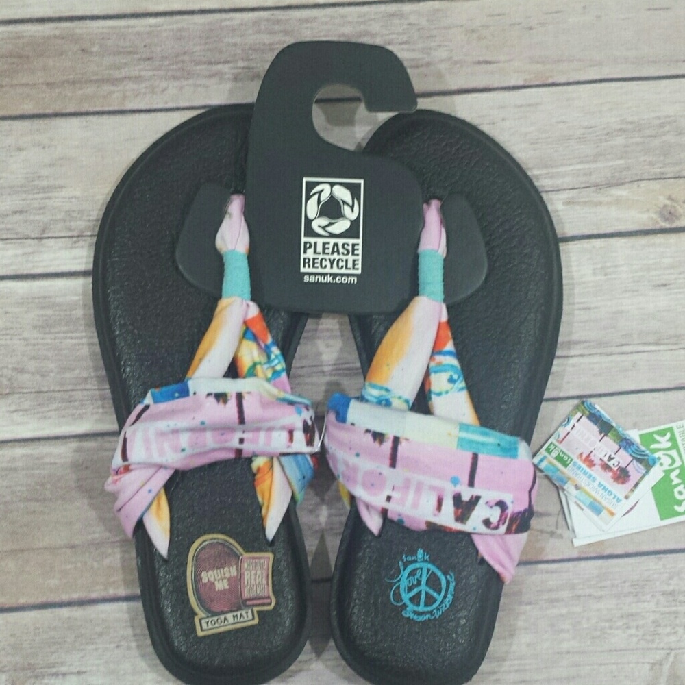 Sanuk yoga mat sandals. California print! Size 8