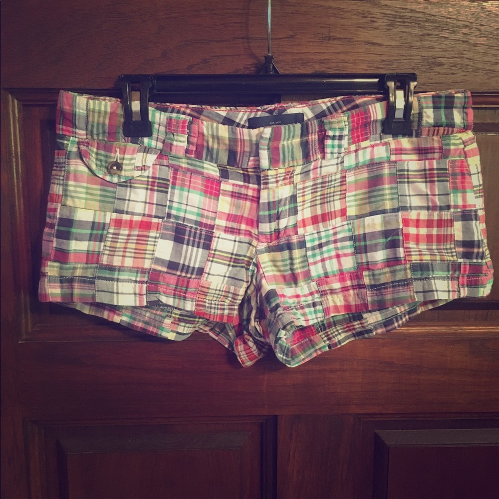 American Eagle Short Shorts Size 6.
