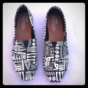 Tiki Print Toms NWOB
