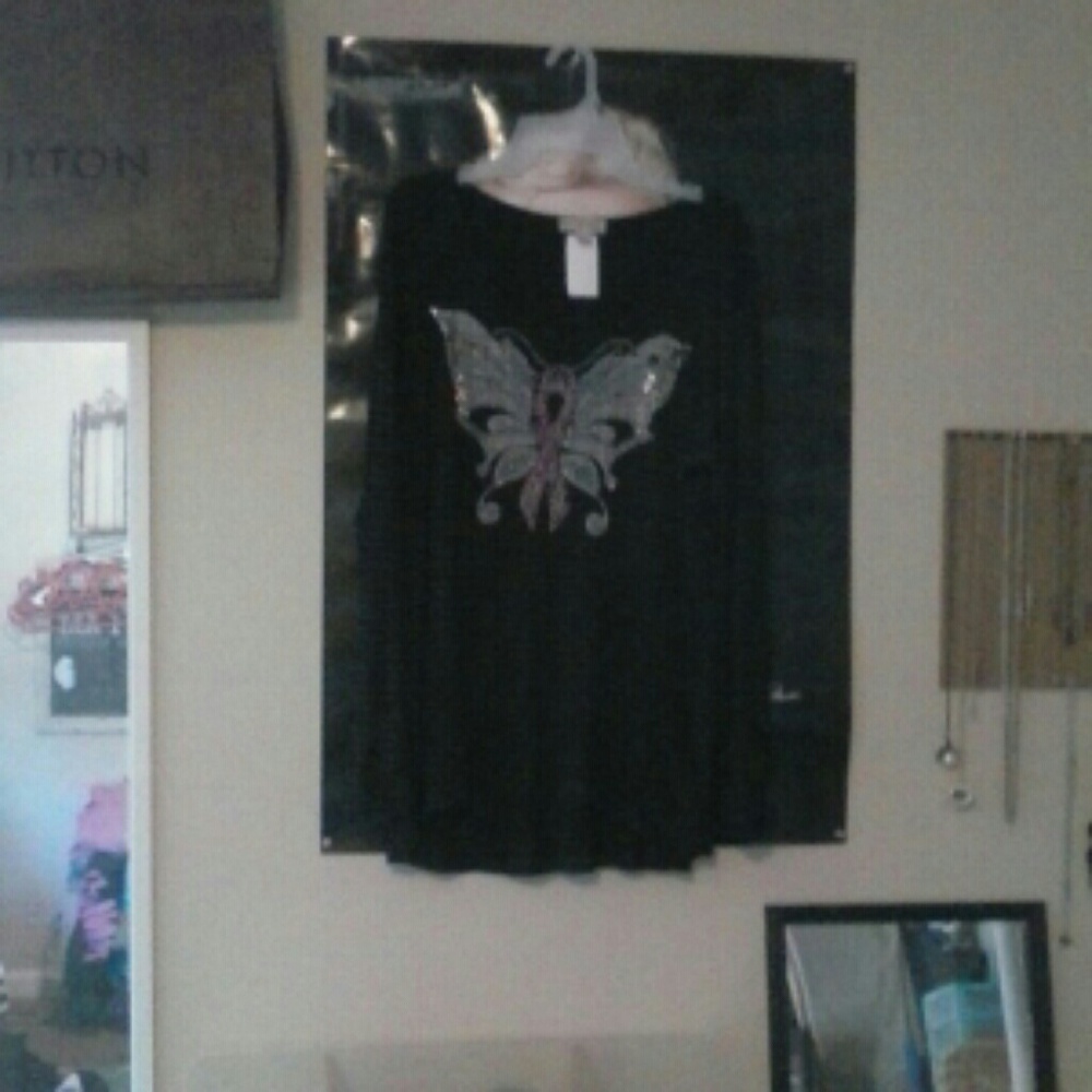 Reduced! Gorgeous striped top with butterfly