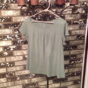 Cute green sparkly top🌷