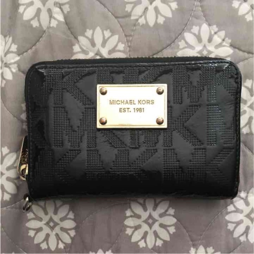 michael kors wristlet