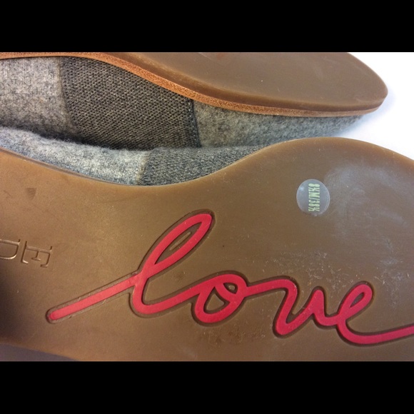 Ellen DeGeneres "Karlin" Flats - Picture 5 of 7