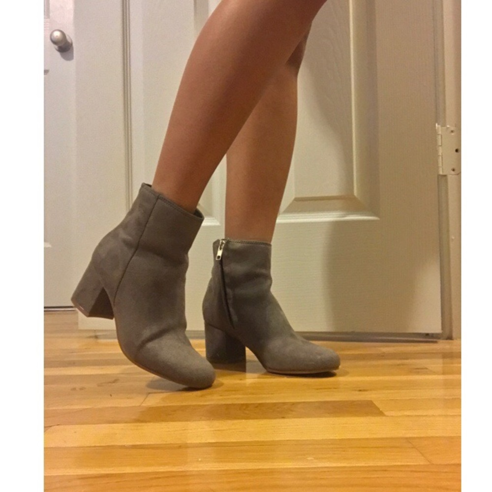 🛑SOLD‼️💫 Ziginy Nydia Ankle bootie in Taupe