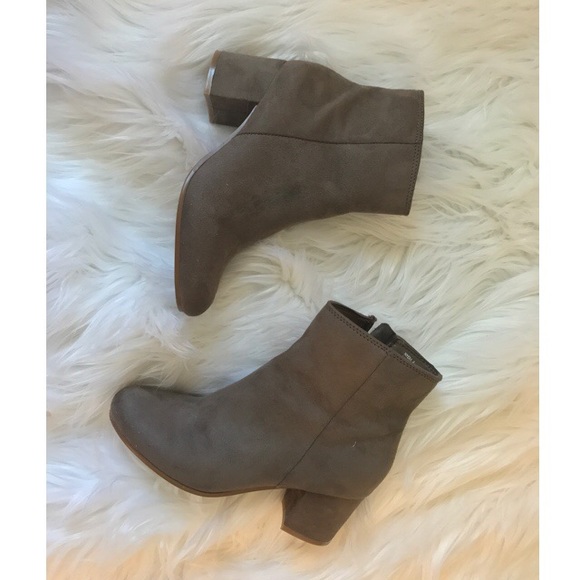 🛑SOLD‼️💫 Ziginy Nydia Ankle bootie in Taupe - Picture 3 of 5