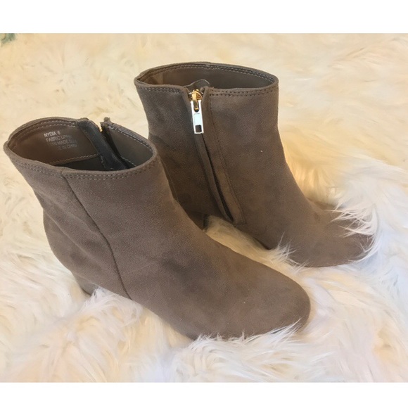 🛑SOLD‼️💫 Ziginy Nydia Ankle bootie in Taupe - Picture 4 of 5