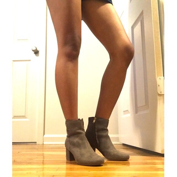 🛑SOLD‼️💫 Ziginy Nydia Ankle bootie in Taupe - Picture 2 of 5