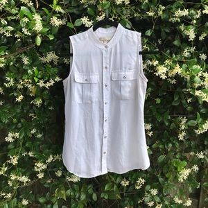 🌸Off-White sleeveless button down shirt🌸