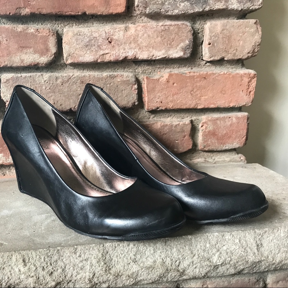 Kenneth Cole Reaction Did U Tell Black Wedges 8.5