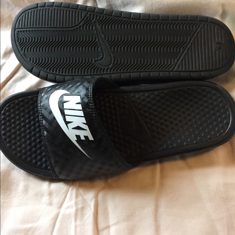 ⚡️FINAL SALE ⚡️Nike slip on sandals