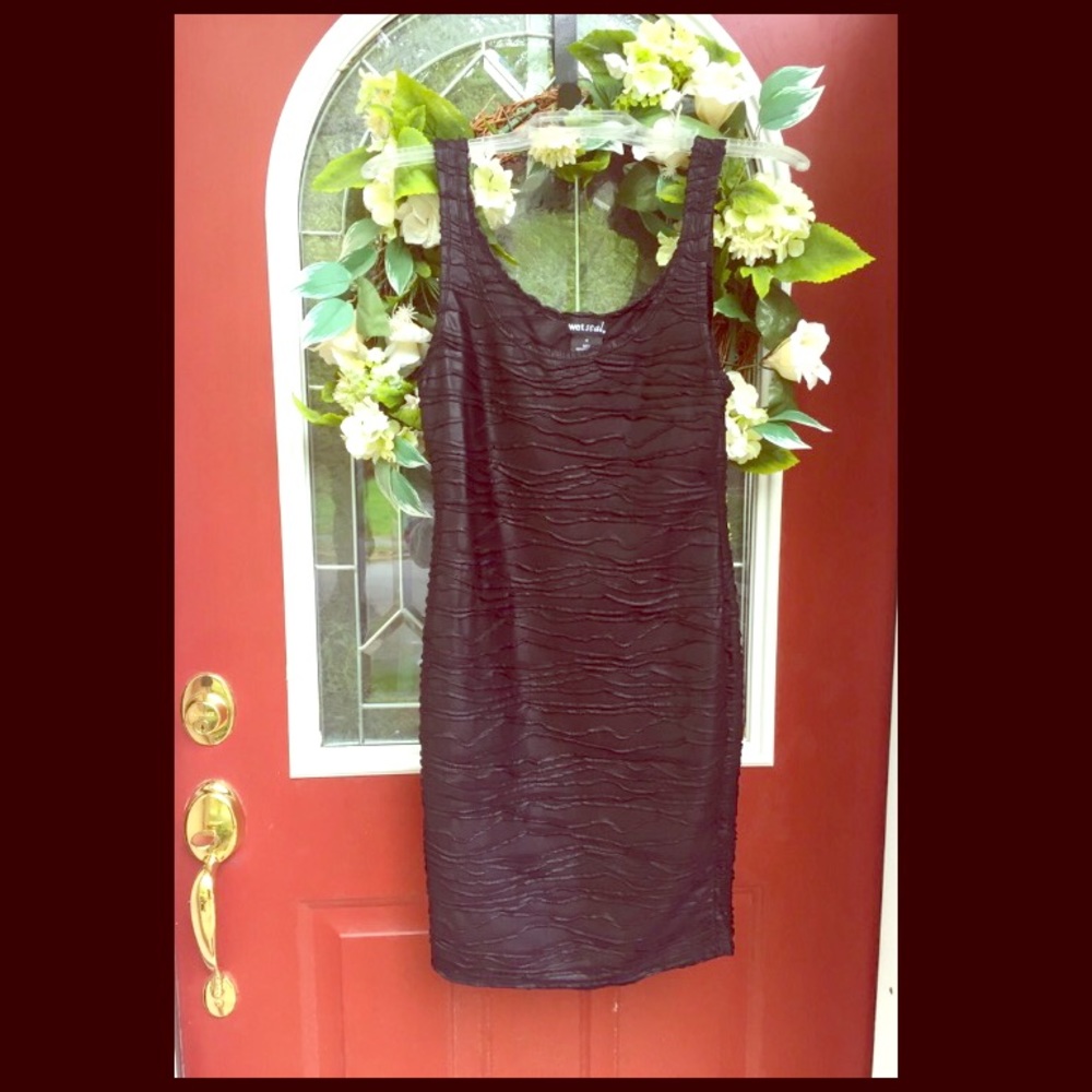 Basic black ruched dress