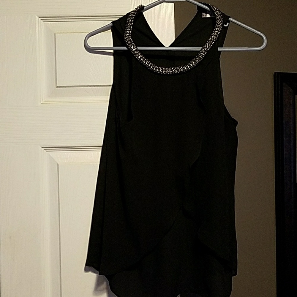 Black top $$ MAKE ME AN OFFER $$