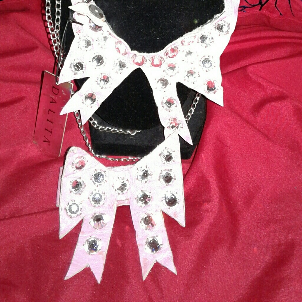 Dalita necklace with bracelet.  All leather