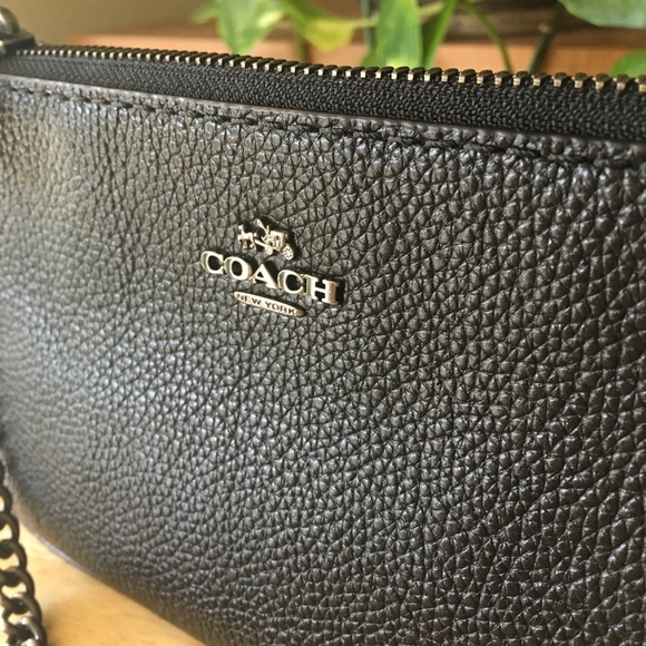 💕SOLD💕 Coach snake embossed wristlet w/ chain - Picture 4 of 6
