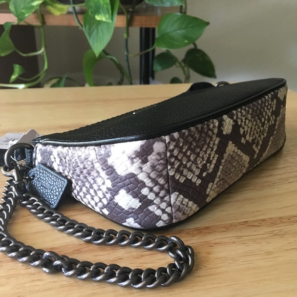 💕SOLD💕 Coach snake embossed wristlet w/ chain - Picture 3 of 6