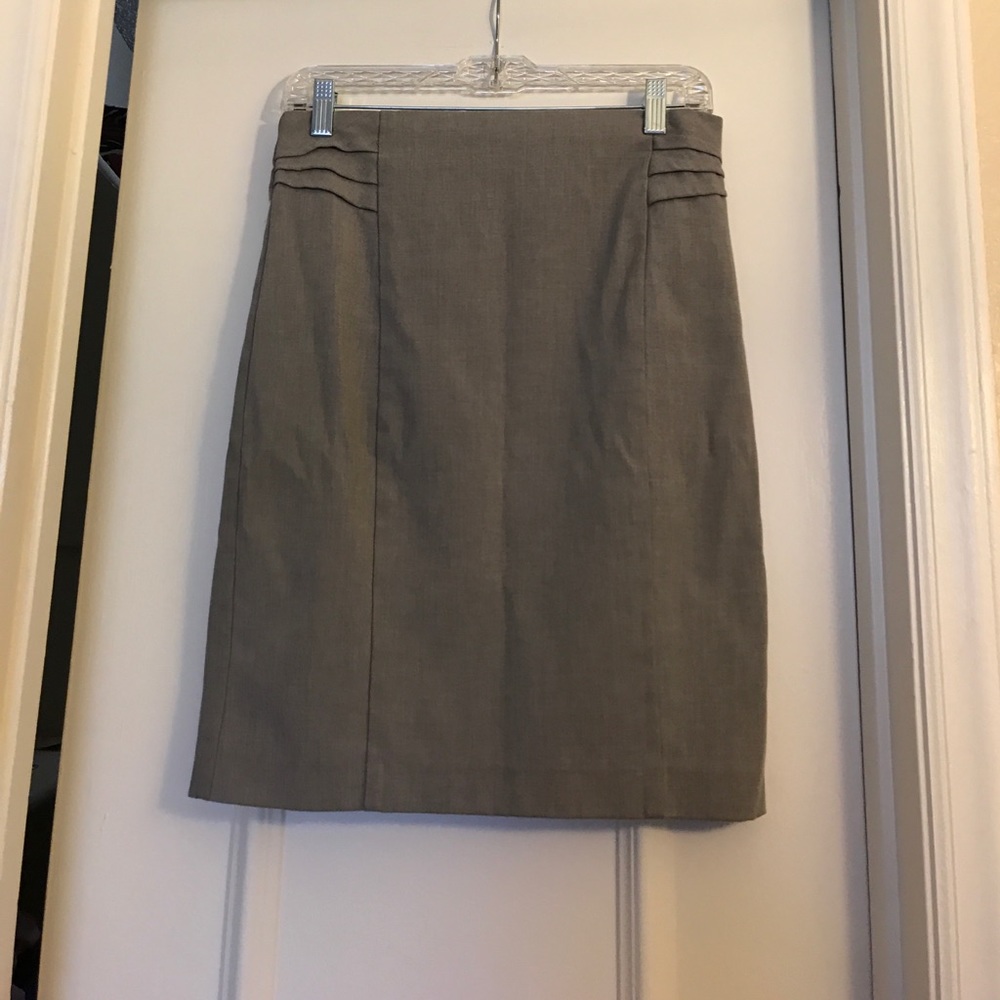 MOVING SALE🎉 Express Pencil Skirt size 6