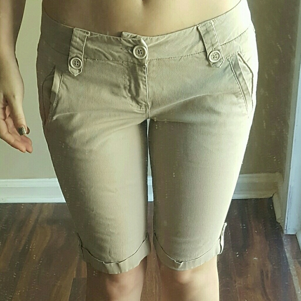 Khaki Bermuda shorts