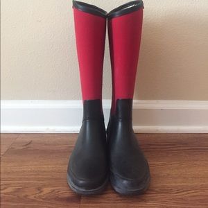 Red & Black Hunter boots with zipper detailing