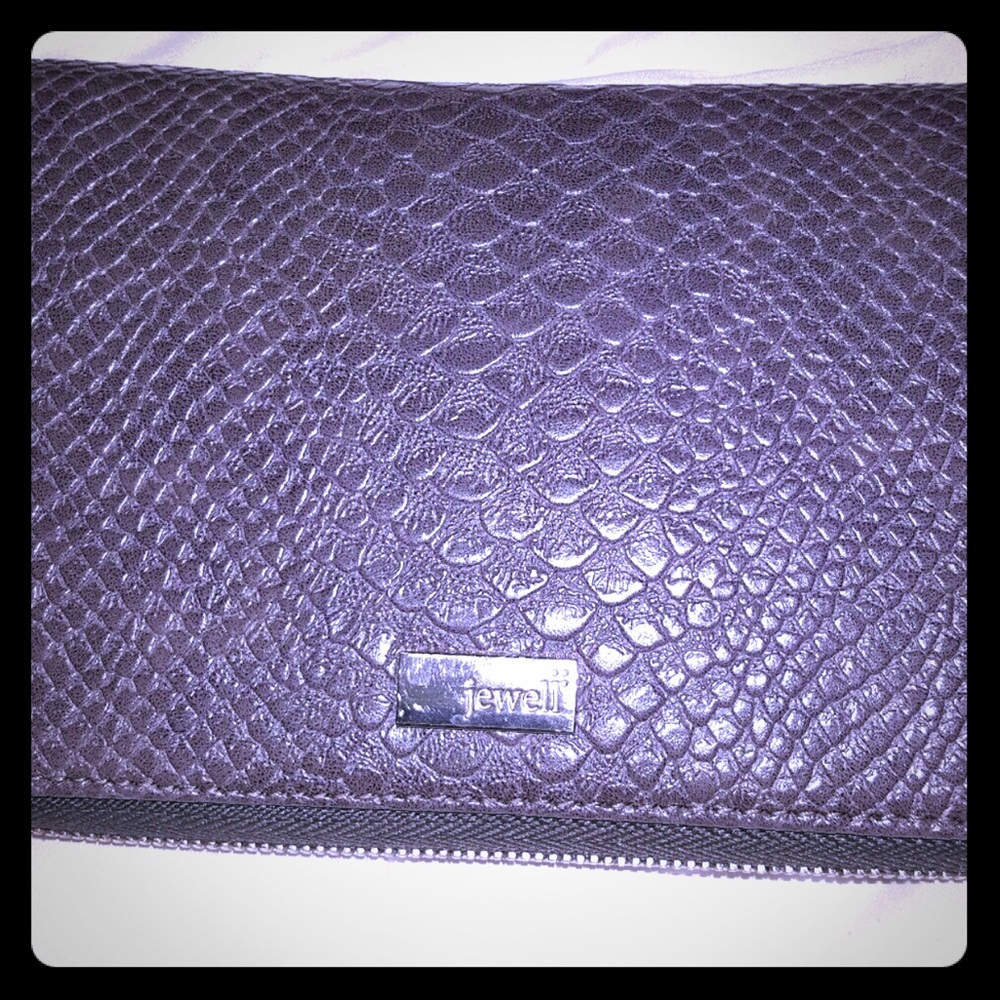 All about the Benjamin wallet and wristlet