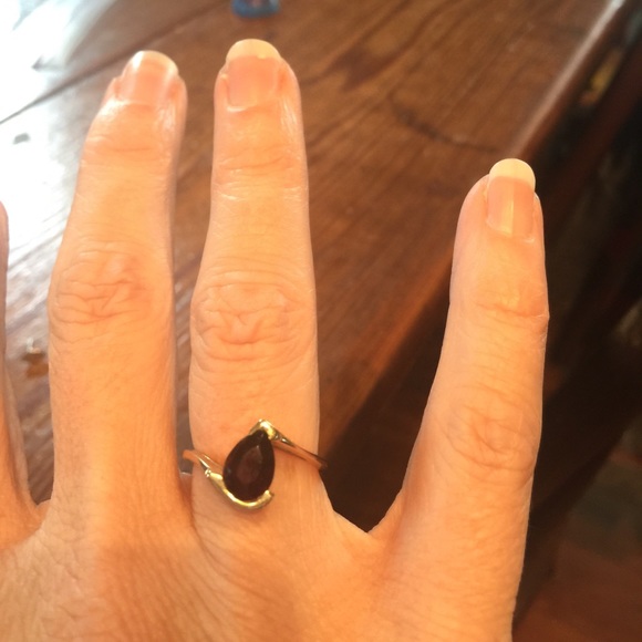 Jewelry - Garnet ring