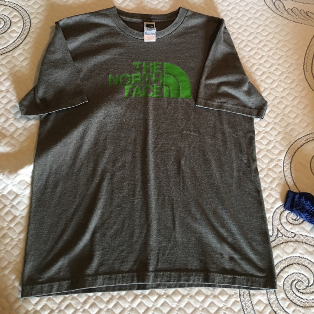 Gray men's North face shirt. Size M