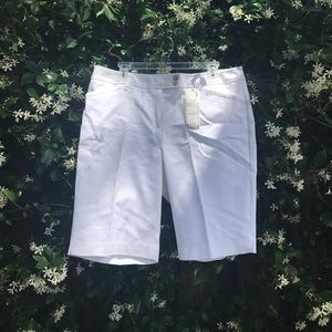 🌸White Bermuda shorts🌸
