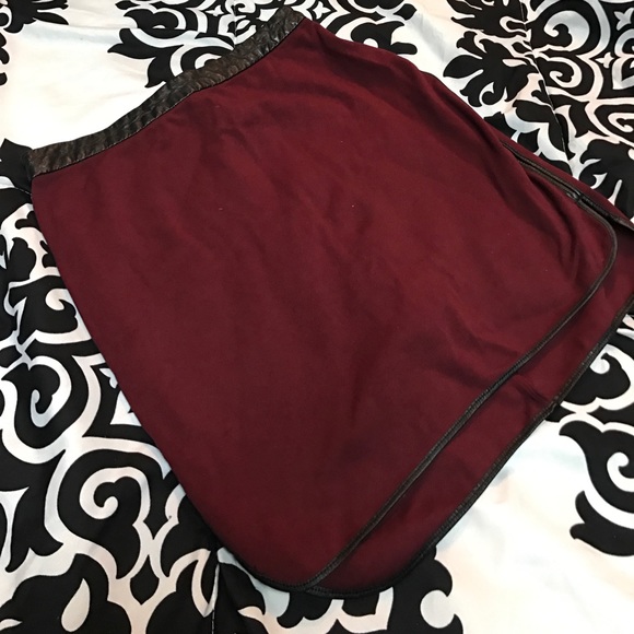 Mini skirt. - Picture 2 of 3