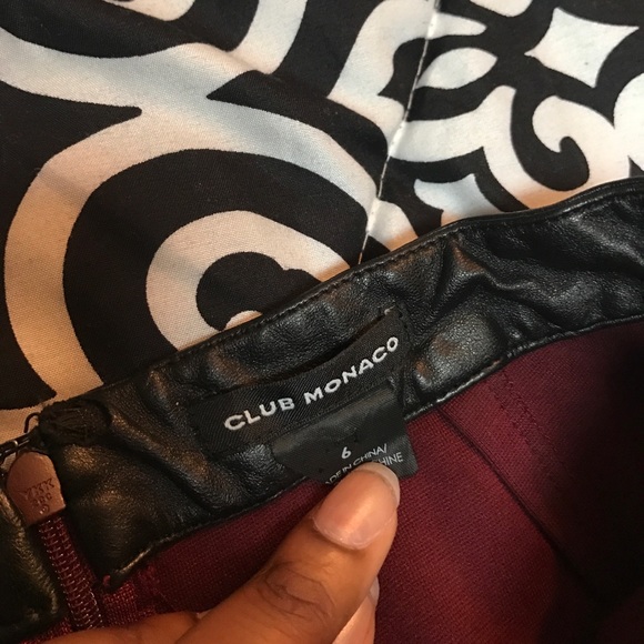 Mini skirt. - Picture 3 of 3