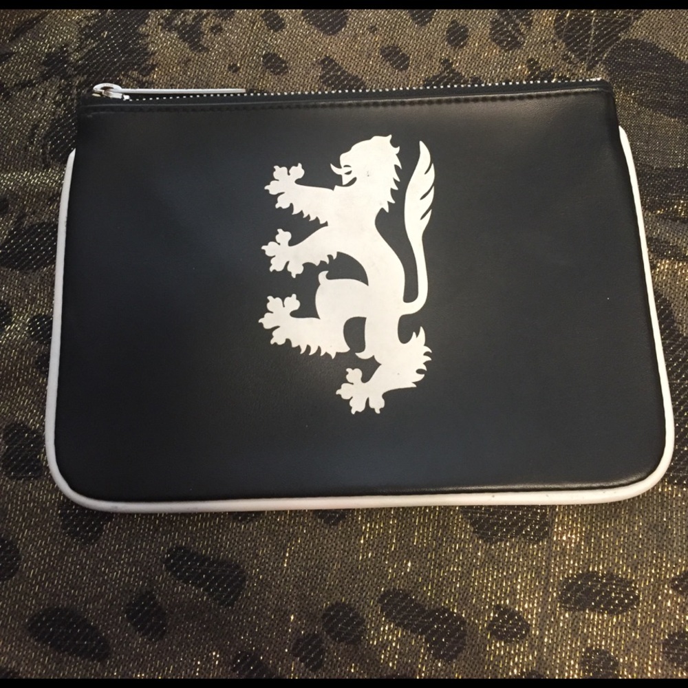 Black Pringle clutch