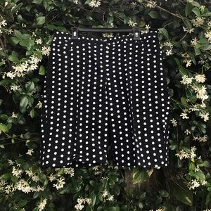 🌸Black and white polka dot shorts🌸