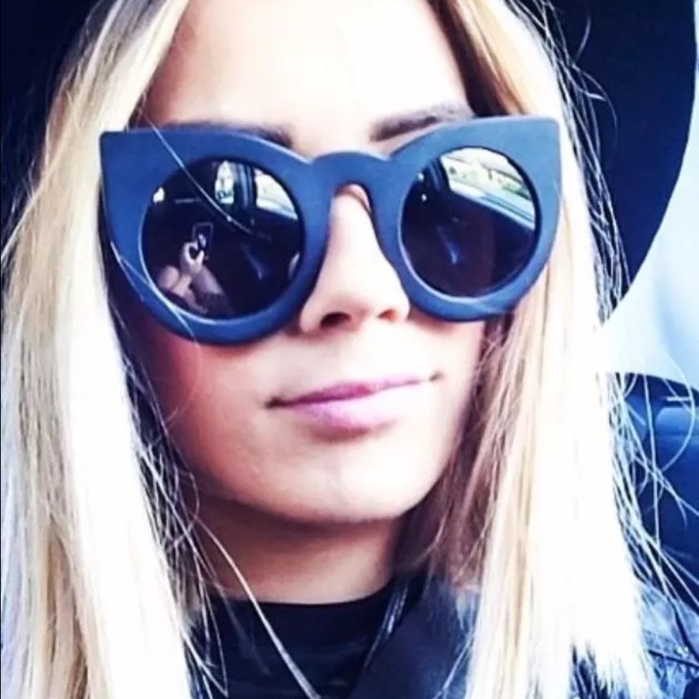 Valley Eyewear Wolves in Matte Black/mirrored lens