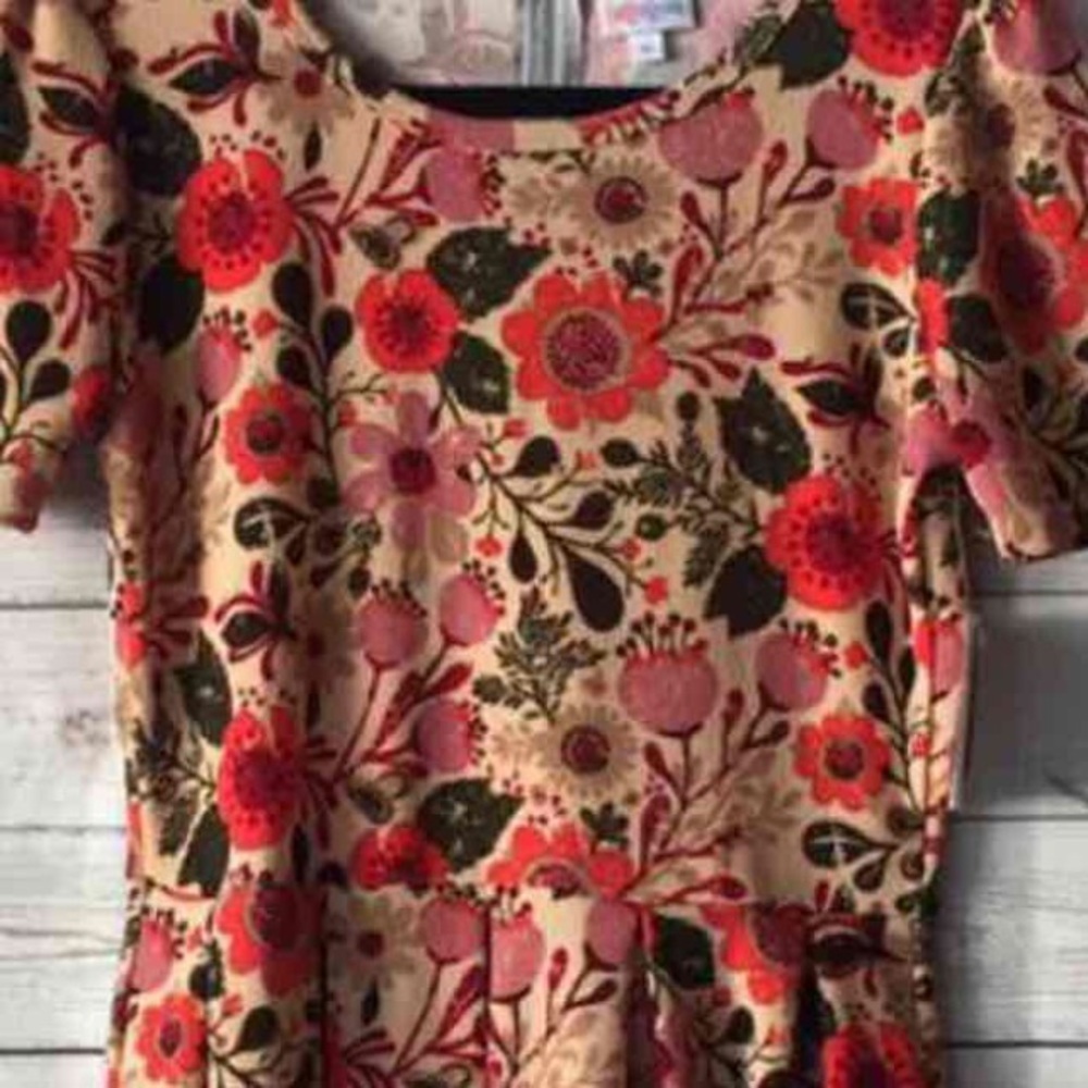 NWT Large Vintage Floral Amelia