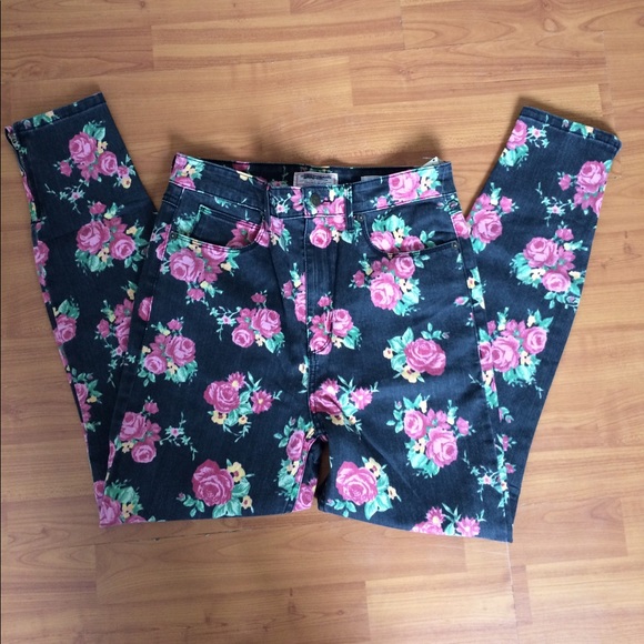 NWOT GUESS HIGH RISE VINTAGE ROSE CROP JEANS SZ 23 - Picture 2 of 8