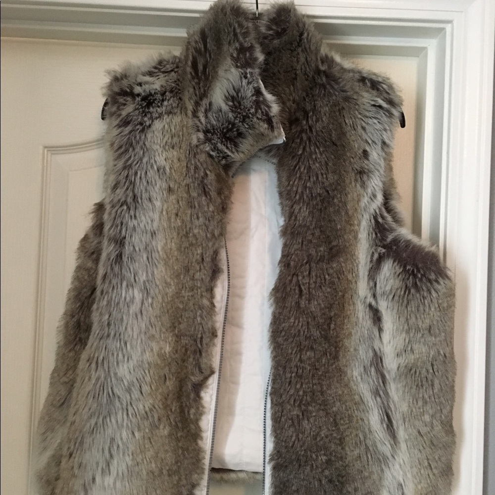 Faux fur vest - Picture 2 of 3