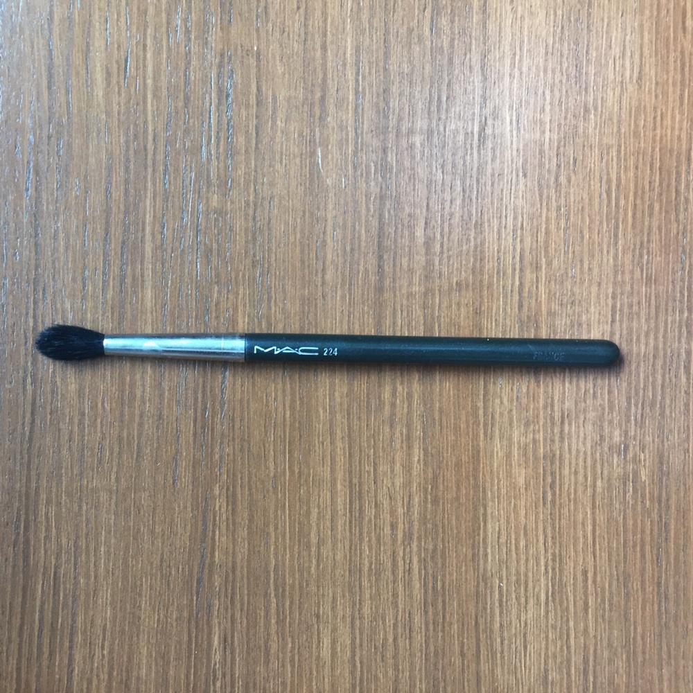 SOLD ❌ MAC Cosmetics 224 Tapered Blending Brush