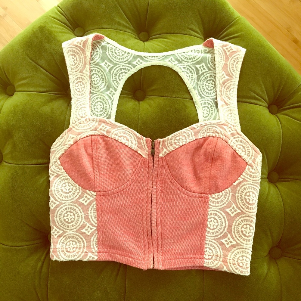 🔥Urban outfitters zip up crop/tank top🔥